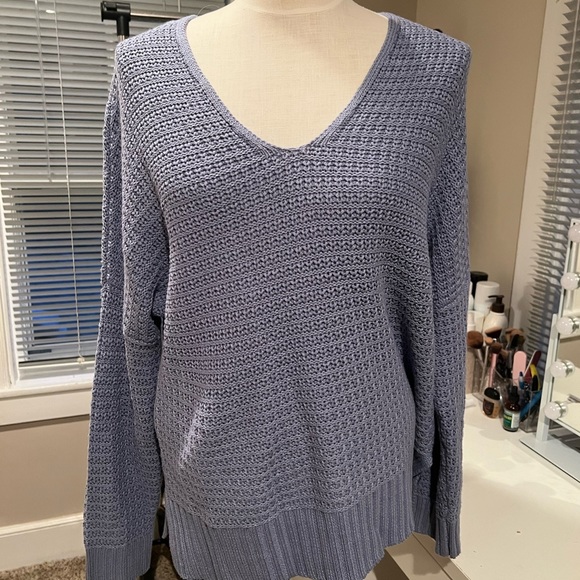 Sweater with hood - Picture 2 of 3